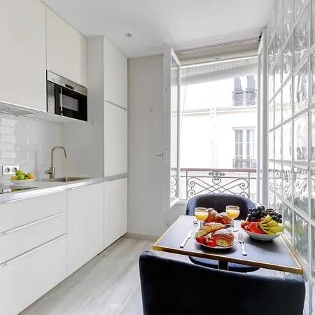Bnbnook - - Eiffel Tower & Les Invalides Appartement